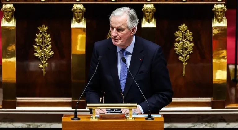 Fransa'da beklenen oldu... Başbakan Barnier istifa etti!