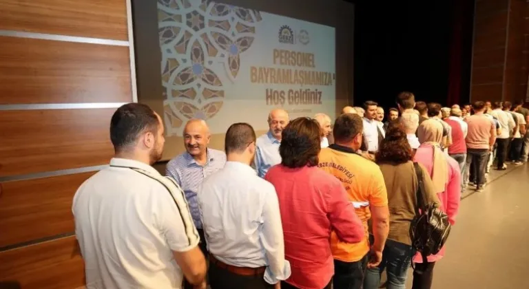 Gebze'de belediye personeli bayramlaştı