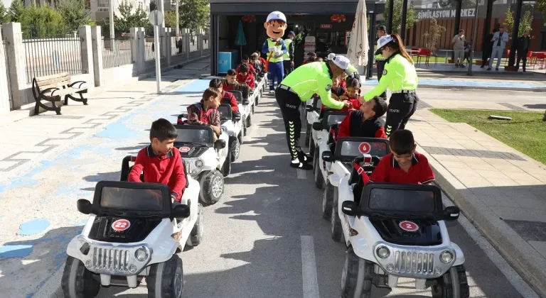 Geleceğin sürücüleri Konya Karatay'da eğitim alıyor