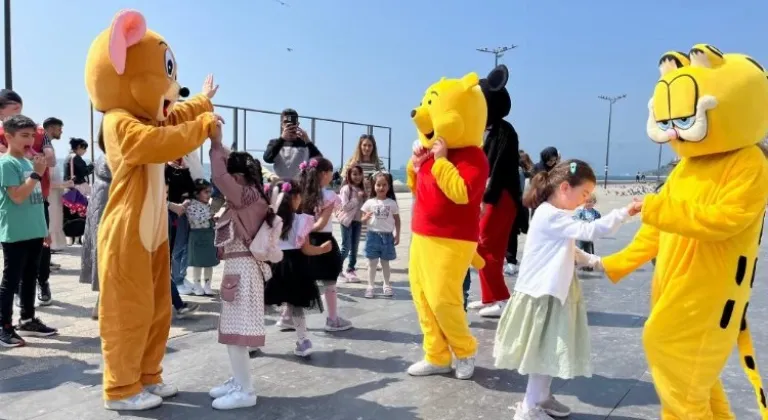 Gemlik Çocukları Şeker Tatlısı Bayram Eğlencesi Yaşıyor