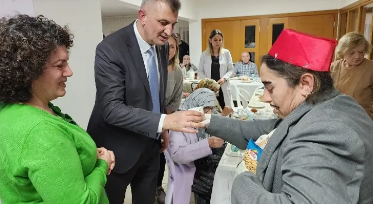 Gölcük Belediye Başkanı Ali Yıldırım Sezer, Çınarlarla Yaşlılar Haftası’nda Buluştu