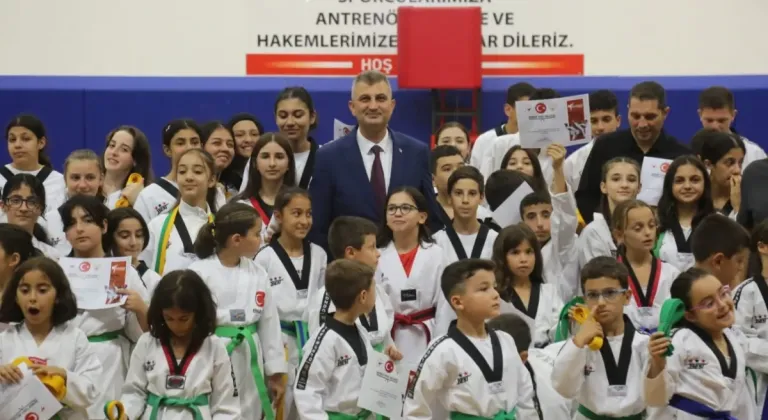 Gölcük Belediyesinde 330 taekwondo sporcusu kuşak atladı