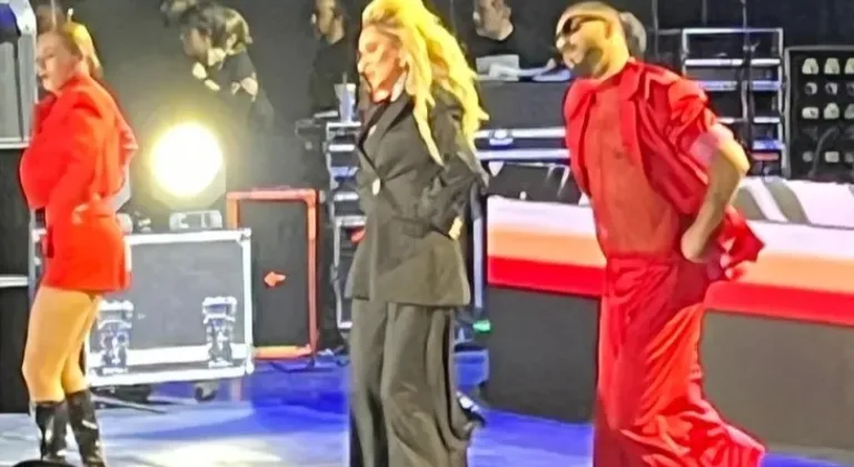 Hadise, Bursa'da izleyenleri büyüledi