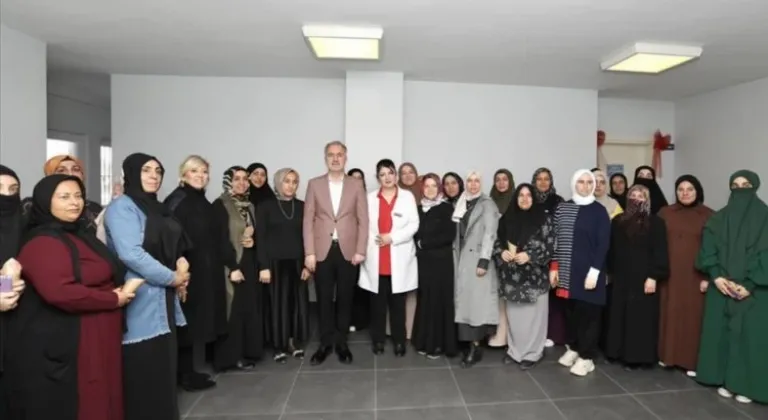 İnegöl Belediye Başkanı Huzur Mahallesi İnesmek Kurs Merkezini Ziyaret Etti