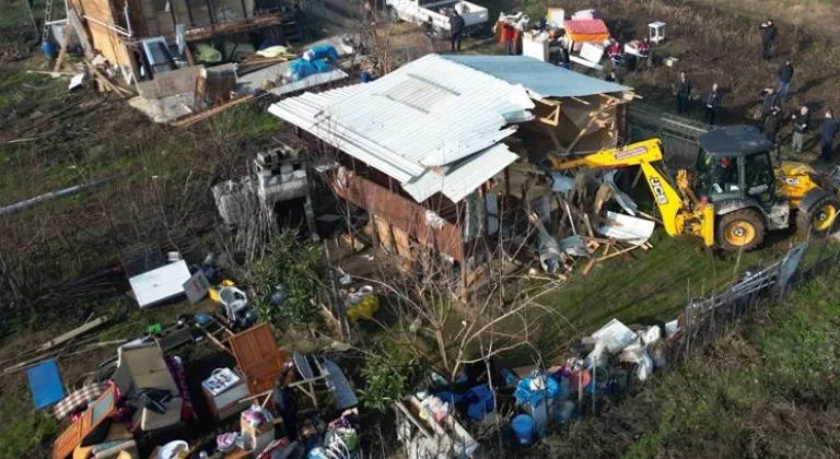 İnegöl Belediyesi Kaçak Yapılara Yıkım Kararı Verdi: Akıncılar Mahallesinde Mücadele Devam Ediyor