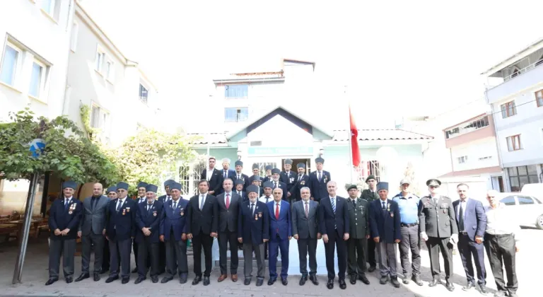 İnegöl’de kurtuluşun 102. yılı kutlamaları resmi törenlerle başladı