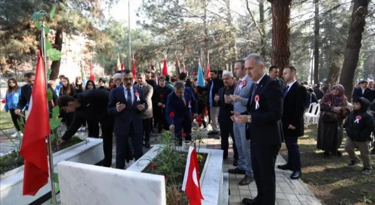 İnegöl'de Şehitler Törenlerle Anıldı - 18 Mart Çanakkale Zaferi ve Şehitleri Anma Günü'nde İnegöl'de Duaya Tutuldu