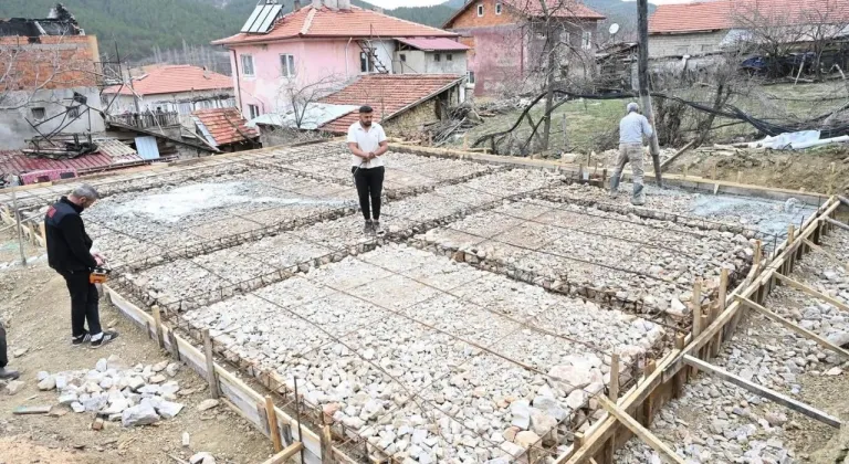 Isparta Belediyesinden Evi Yanan Aileye Destek