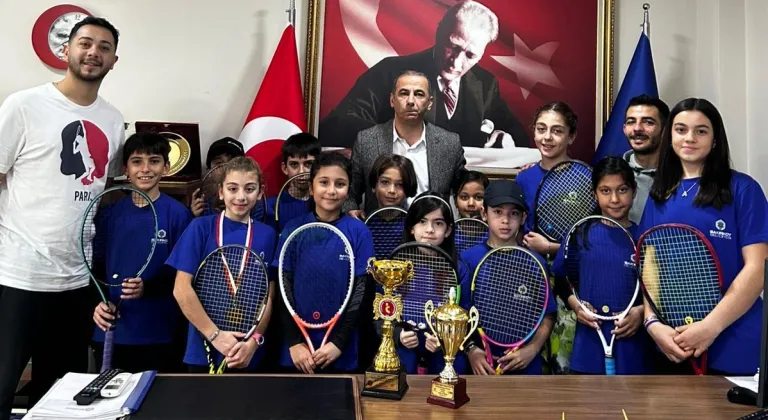 İstanbul Bakırköy Belediyesi Spor Kulübü Tenis Öğrencileri Başarıya Koşuyor