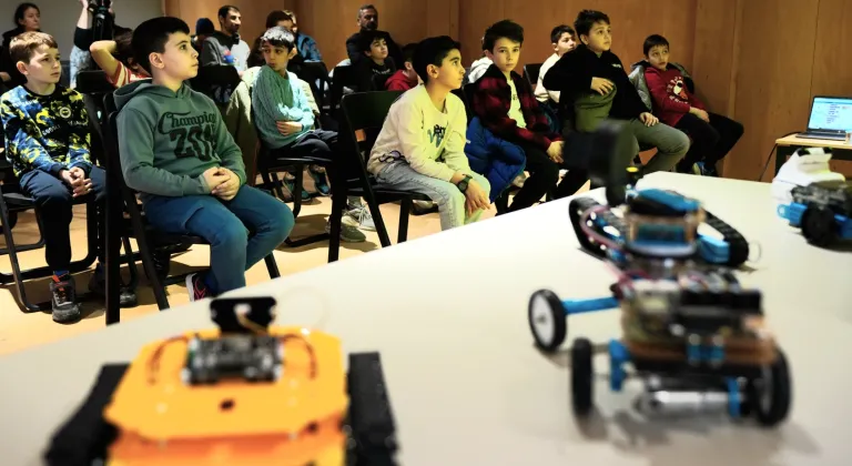 İstanbul Beylikdüzü'nde Genç Zekalar Robotik Kodlama ile Büyüyor