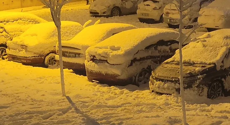 İstanbul ve Ankara'ya Kar Uyarıları: Büyükşehirler Alarmda!