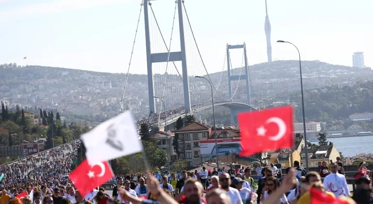 İstanbul'da maratonda koşup, giysi kumbarasına destek olacaklar