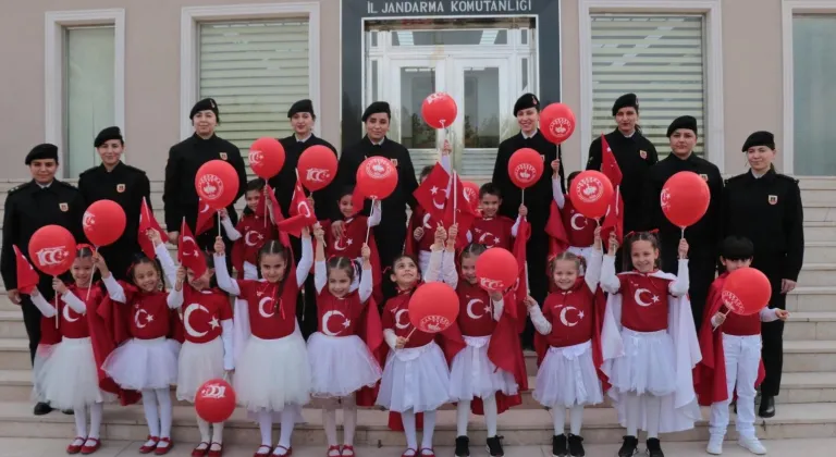 İzmir Anaokulu Öğrencilerinden Jandarma Komutanlığına Özel Ziyaret