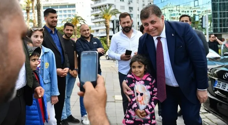 İzmir Belediye Başkanı Dr. Cemil Tugay Romanlara Destek Verdi