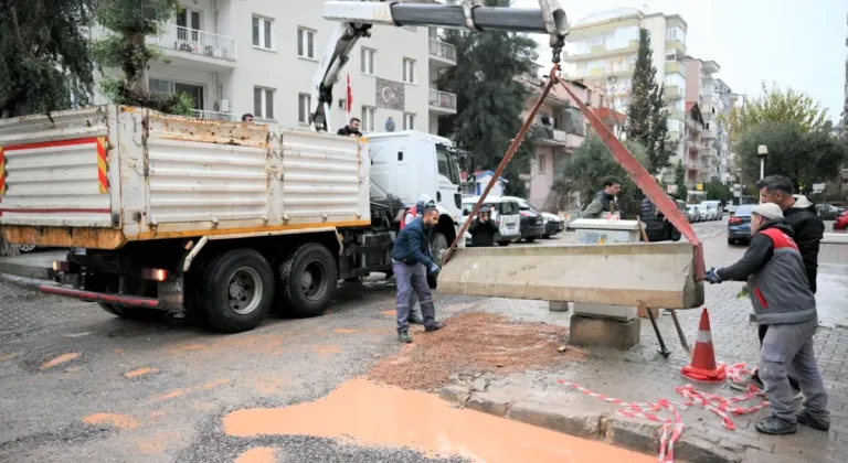 İzmir Bornova'da Elektrik Kaçağı Tehlikesine Hızlı Müdahale Edildi