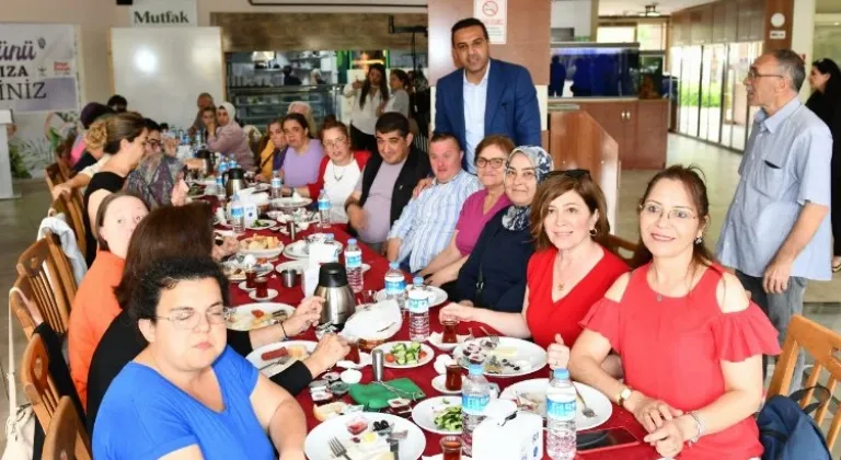 İzmir Çiğli'de Başkan Yıldız engelli anneleriyle buluştu