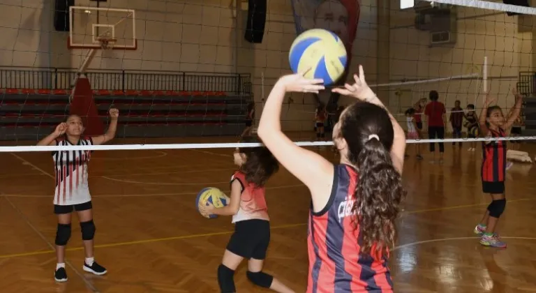 İzmir Çiğli'de 'Yaz Spor' heyecanı