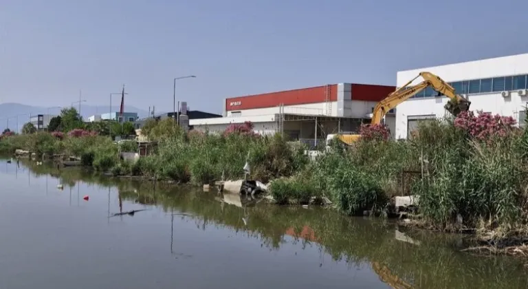 İzmir Çiğli'den kaçak barınak ve iskeleye sıfır taviz!