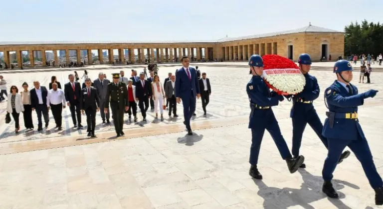 İzmir Çiğlililer Anıtkabir'de Ata'nın huzurunda