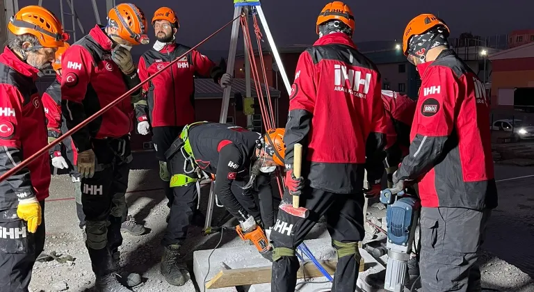 İzmir İHH Arama Kurtarma Ekibi Orta Akreditasyon Seviyesine Yükseldi