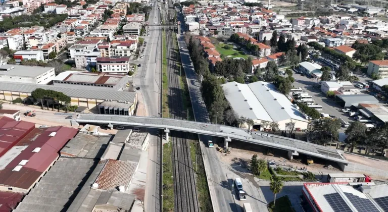 İzmir'de 60 Milyonluk Yatırım: Sarnıç Trafik Sorununu Çözecek Üst Geçit Tamamlandı