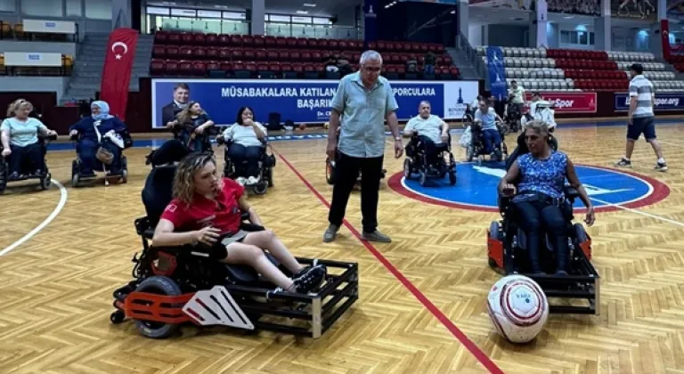 İzmir'de engeller tekerlekli sandalye futbolu ile kalktı