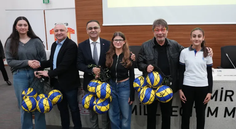 İzmir'de Lisanslı Sporcular ve Öğrenciler Buluştu