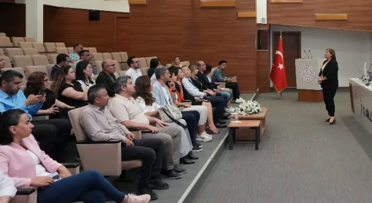 İzmir'de ortaokul öğretmenlerine teknoloji destekli platform