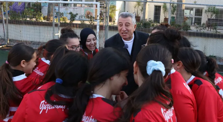 İzmirli Kız Futbol Takımı, Güzelbahçe'de İddialı Bir Başlangıç Yaptı