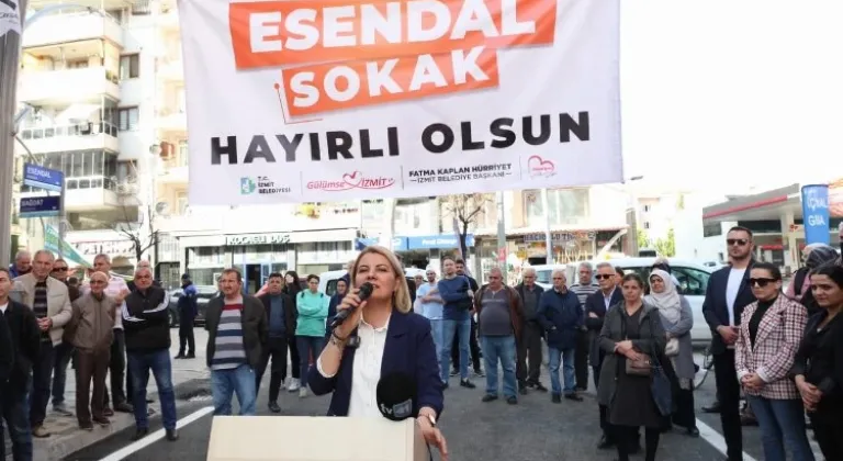 İzmit Belediyesi Esendal Sokağı'nda Yaptığı Hızlı Çalışmayla Dikkatleri Üzerine Çekti