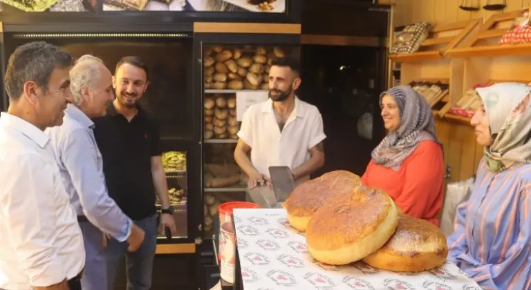 İzmit Belediyesi esnaf ziyaretlerini sürdürüyor