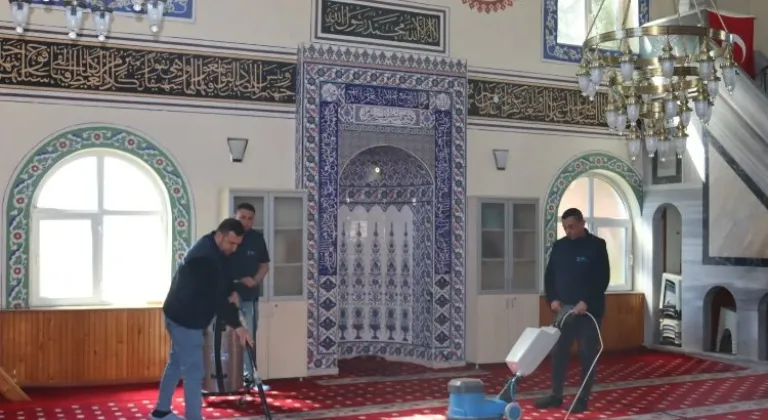 İzmit Belediyesi ibadethaneleri pırıl pırıl yapmaya devam ediyor