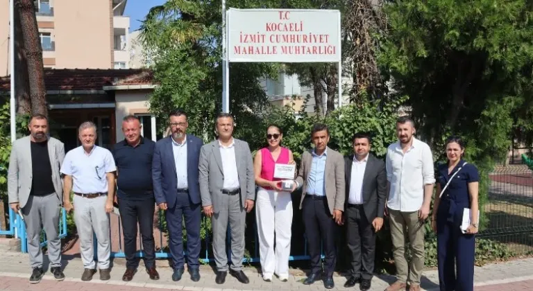 İzmit Belediyesi Plajyolu Cumhuriyet Mahallesi'nin İhtiyaçlarını Tespit Ediyor