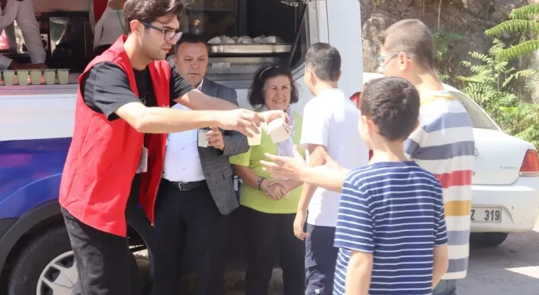 İzmit Belediyesi Topçular Yolu Camii cemaati ile buluştu