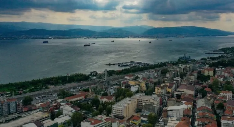 İzmit Körfezi'nde Renk Değişiminin Ardındaki Gerçekler Ortaya Çıktı