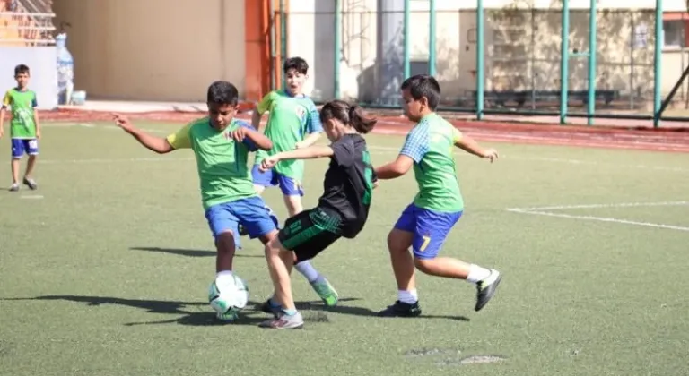 İzmit Minikler Pişmaniye Cup Futbol Turnuvasında Mücadele Etti