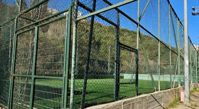 İzmit Turgut Mahallesi’ndeki sahanın üstü kapatılacak