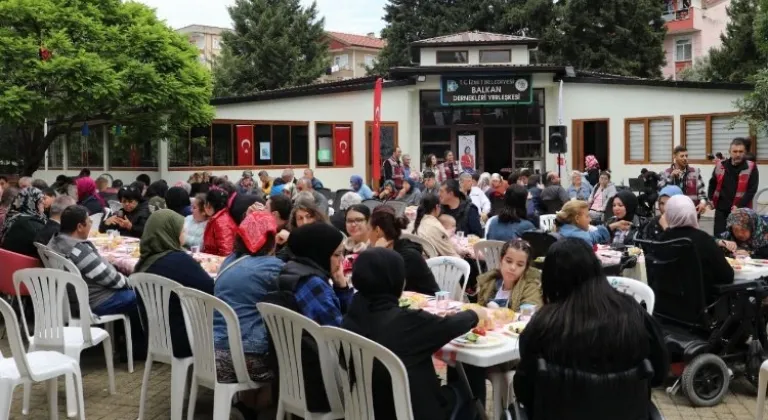 İzmit'te engelli bireyler ve aileleriyle kahvaltıda buluştu