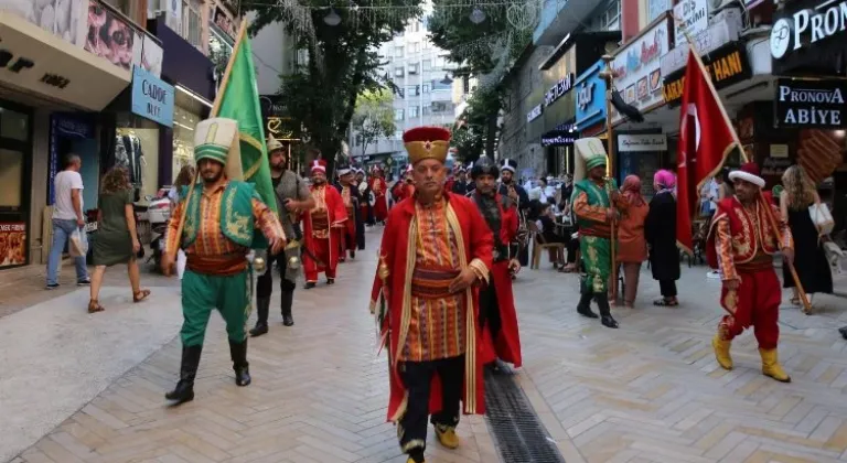 İzmit’te Mehter Takımı Coşkusu: Vatandaşlar Canlı Yayınlarla Paylaştı!