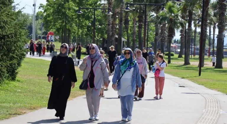 İzmit'te Sağlıklı Yaşam Yürüyüşlerine Kadınlardan Büyük İlgi