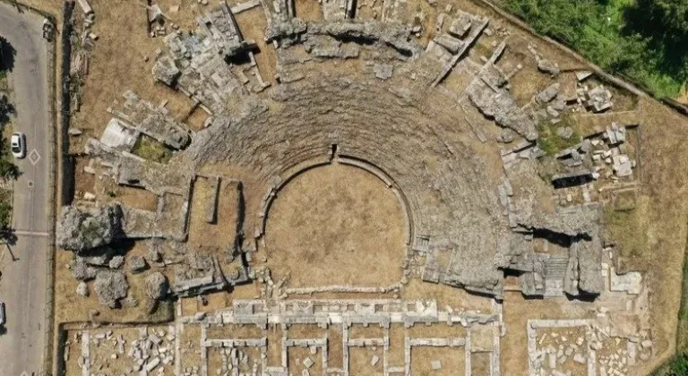 İznik Antik Roma Tiyatrosu, Turistlerin Dikkatini Çekiyor