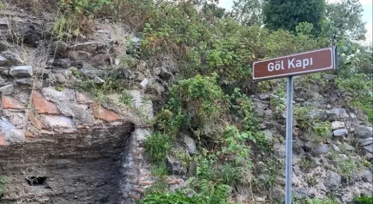 İznik Göl Kapı'nın Bakımsızlıktan Görünmez Hale Gelmesi Şaşırtıcı