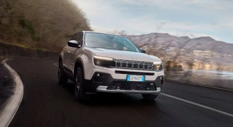 Jeep® “Avenger e-Hybrid” ile Türkiye’deki ürün gamını genişletiyor