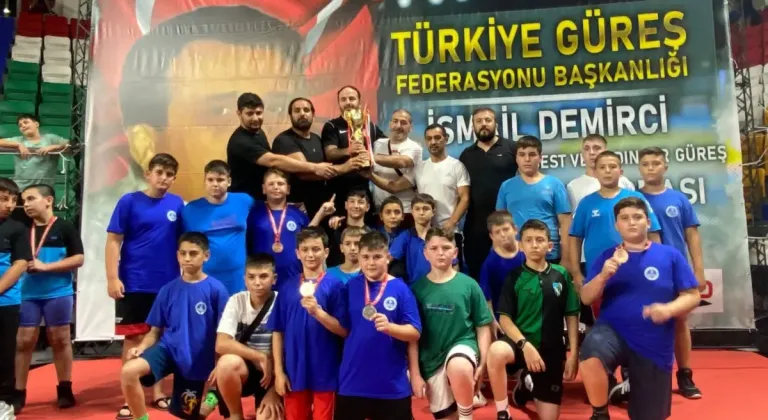 Kağıtspor’dan şampiyonluklarla dolu bir yıl