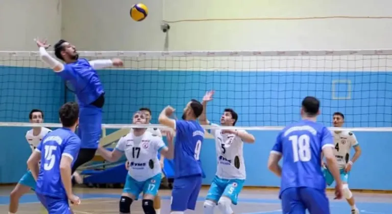 Karacabey Belediyespor Voleybol Takımı 1. Lig Yolunda Play Off Heyecanı Yaşıyor