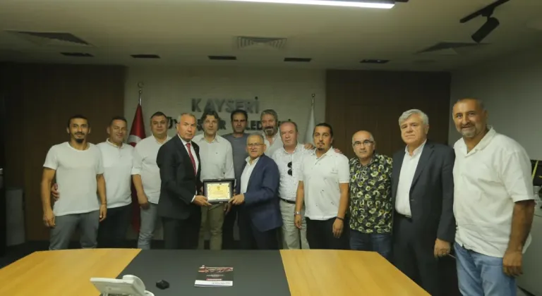 Kayseri Belediye Başkanı Dr. Memduh Büyükkılıç'a Spor ve Sporcuya Verdiği Destek İçin Teşekkür Plaketi Takdim Edildi