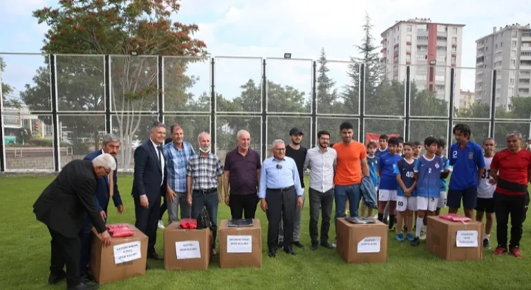 Kayseri Büyükşehir Belediye Başkanı Dr. Memduh Büyükkılıç, Amatör Spora Dev Destek Veriyor