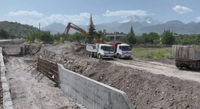 Kayseri Hacılar'da Doğal Afet Riskini Azaltacak 'Büyük Su Projesi' Hızla İlerliyor