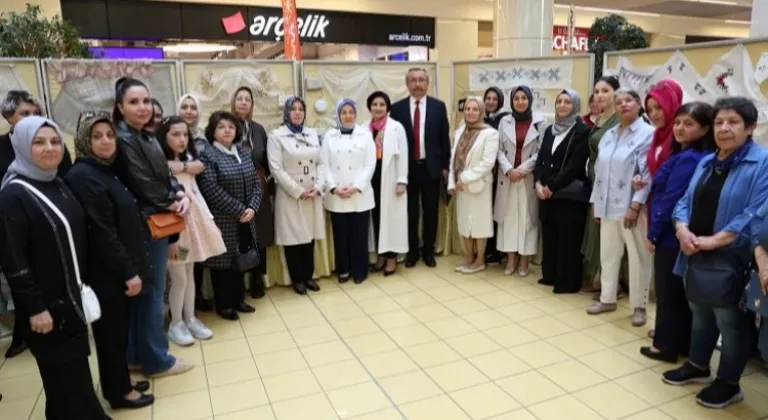 Kayseri Kocasinan Akademi'den Anneler Günü sergisi