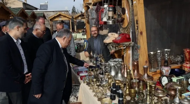 Kayseri Talas'ta antika pazarı ilgi çekiyor